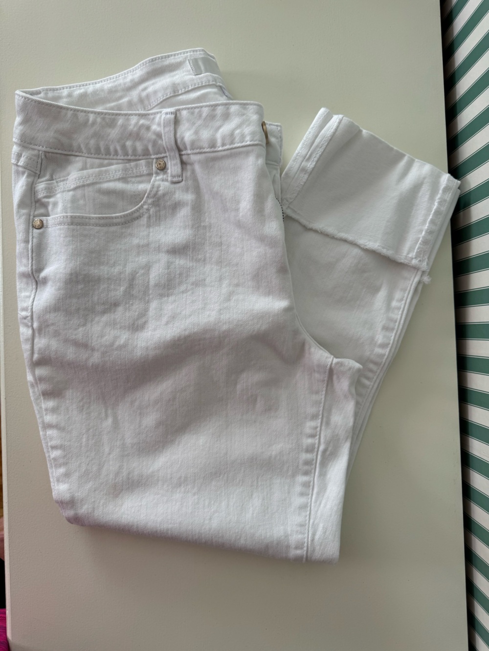 1822 Denim White Ankle Crop Jeans